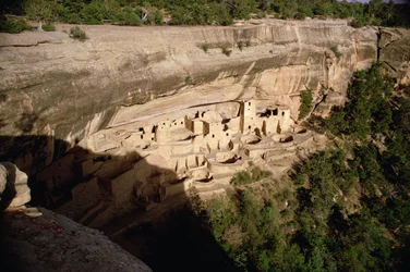 Restos de viviendas en acantilados de indios Pueblo, construidas entre los siglos XI y XIV
